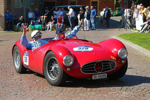 Vieux Maserati pendant la course de régularité Mille Miglia — Photo