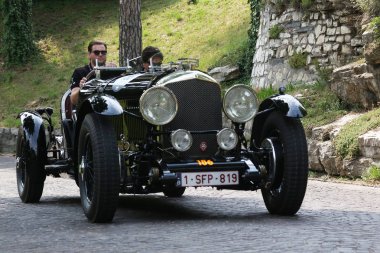 1948 Mille Miglia yarış sırasında mükemmel Bentley