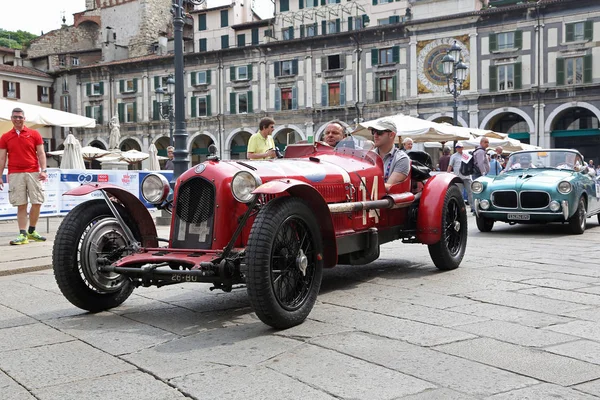 Csodálatos antik autó a Mille Miglia indulás előtt — Stock Fotó