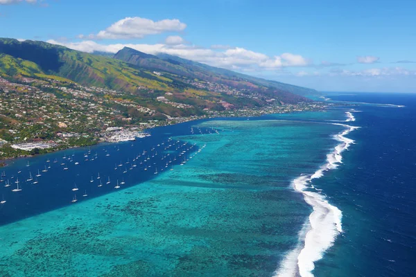 Despegue desde el aeropuerto de Papeete — Foto de Stock