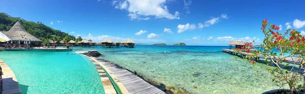 Szeroki obraz Resort Bora Bora, Polinezja Francuska — Zdjęcie stockowe