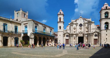Havana, Küba - 12 Mart 2018: Plaza de la Catedral Merkezi Havana'da