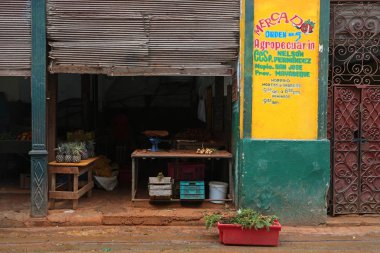Havana, Küba - 12 Mart 2018: Greengrocery saklayın Havana'da, hiçbir insan