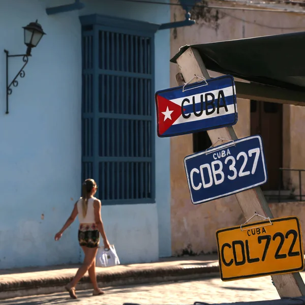 Camaguey Cuba Marzo 2018 Donna Piazza Souvenir Turisti — Foto Stock