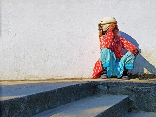 Pokhara Nepal Грудня 2019 Стара Жінка Відпочиває Покхарі Непал — стокове фото