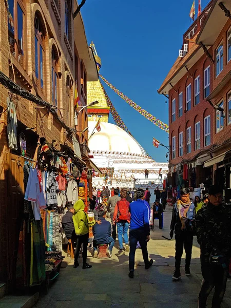 Kathmandu Nepal Dezember 2019 Boudhanath Stupa Erscheint Einem Straßenende Kathmandu — Stockfoto