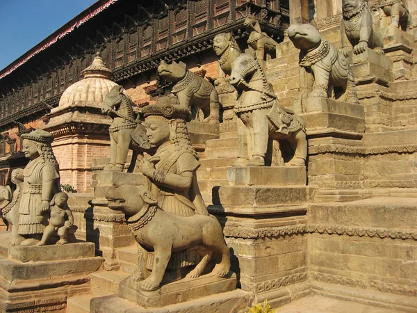 Bhaktapur Nepal Diciembre 2019 Estatua Dios Extraño Bhaktapur Nepal — Foto de Stock