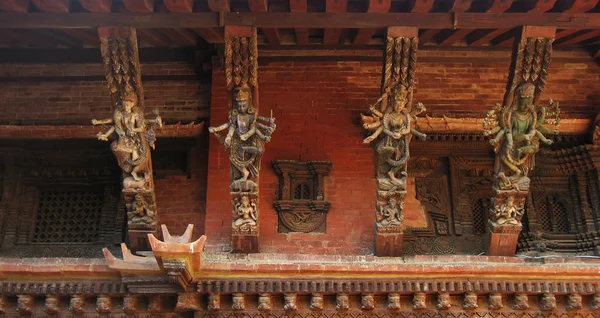 尼泊尔Patan Durbar广场的宗教雕像 — 图库照片