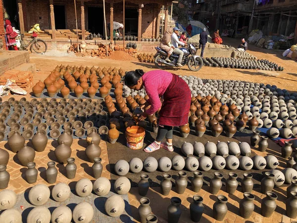 Бхактапур Непал Декабря 2019 Года Женщина Керамика Катманду Непал — стоковое фото