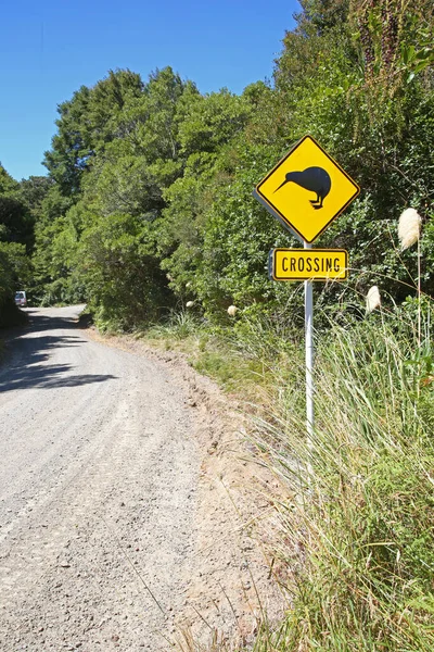 Vägmärken Varning För Kiwis Korsning Nya Zeeland — Stockfoto