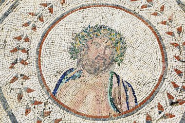 Seville 'e yakın antik Roma kenti İtalya' nın antik Roma mozaiğindeki Dionysos.