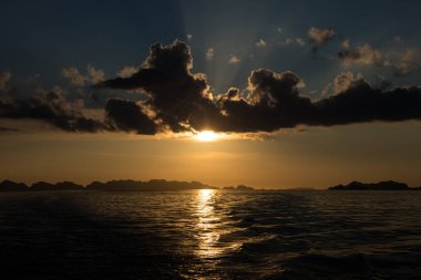 Raja Ampat'ta gün batımı, Endonezya