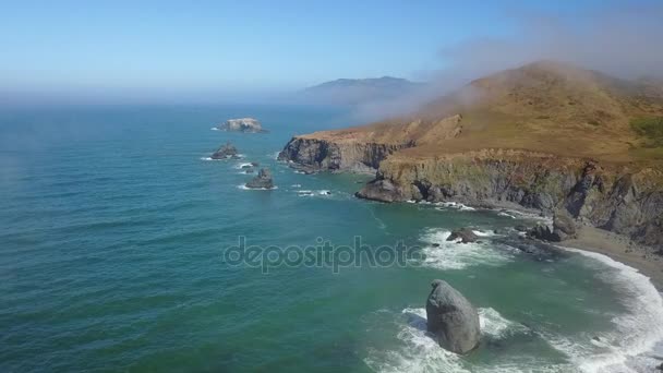 Aérea de la costa escénica del norte de California — Vídeo de stock