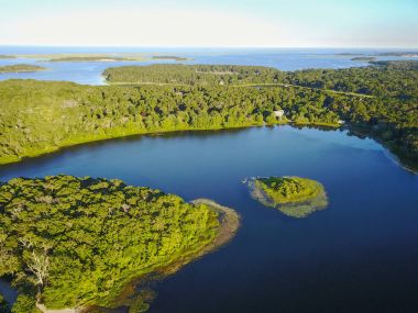 Hava Cape Cod üzerinde yaz sırasında tatlı su Gölü