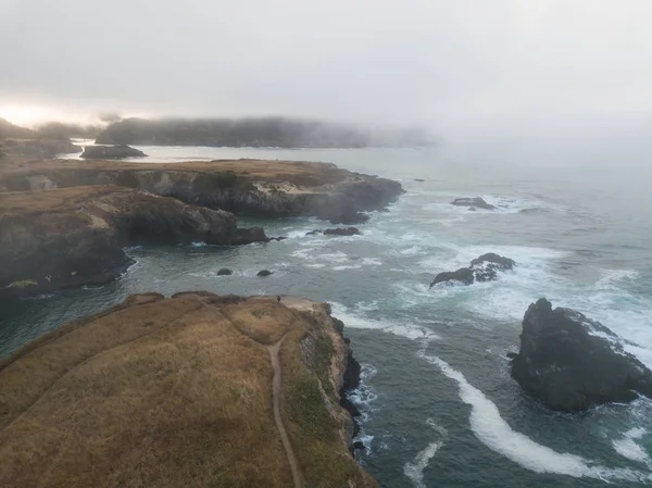 霧の北カリフォルニア沿岸航空写真 — ストック写真