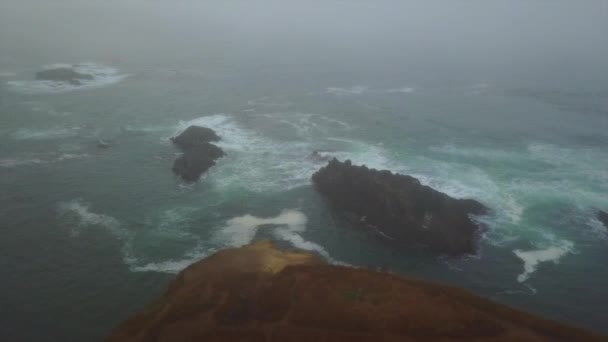 바다와 북부 캘리포니아 해안선의 공중 — 비디오