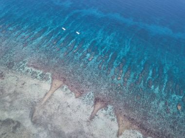 Belize Barrier Reef havadan görünümü