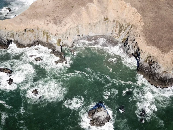 Luftaufnahme der felsigen Küste in Nordkalifornien — Stockfoto