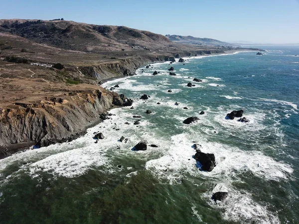 Luchtfoto van de kustlijn in Sonoma, Californië — Stockfoto