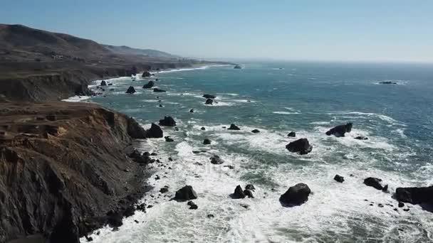 カリフォルニアの海岸線の空中写真 — ストック動画