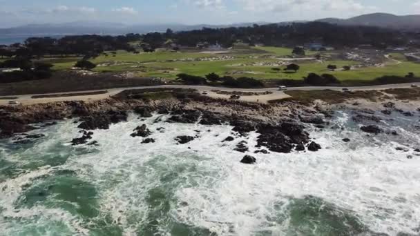 Flygfoto över Monterey kusten i Kalifornien — Stockvideo