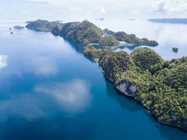 Stunning Limestone Islands Found Raja Ampat Rise Calm Blue Seas — Stock Photo, Image