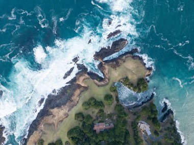 Pasifik Okyanusu'nun soğuk sularına Mendocino Kuzey Kaliforniya'da kayalık sahil şeridi karşı yıkayın. Bir kaç saat uzakta kuzeyindeki San Francisco bu doğal bölgesidir.