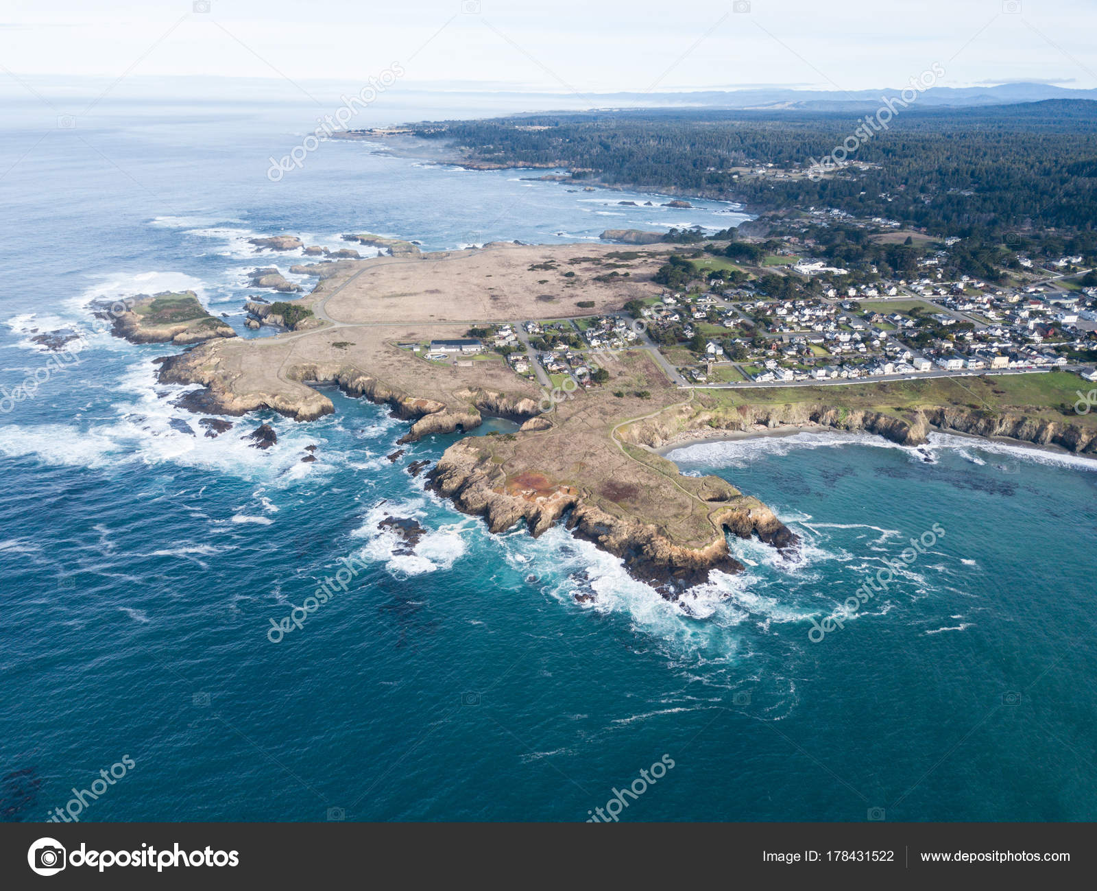 Cold Waters Pacific Ocean Wash Rocky Coastline Mendocino Northern