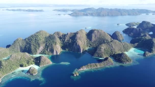 Luchtfoto beelden van prachtige tropische eilanden in Indonesië — Stockvideo