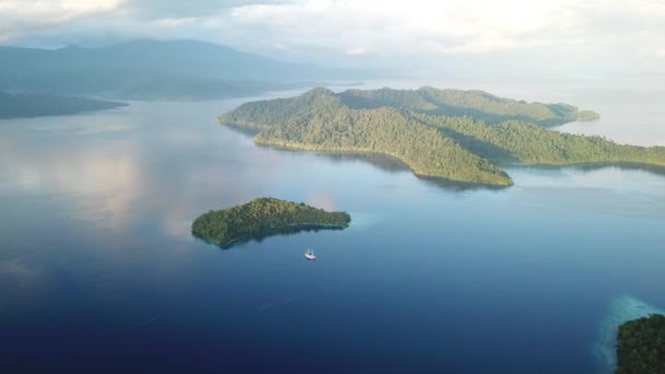 Авиационные кадры островов Раджа-Ампат — стоковое видео