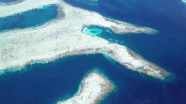 Raja Ampat mercan resifleri havadan görünümü