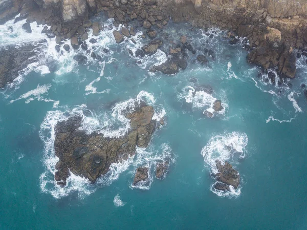 Холодные Воды Тихого Океана Омывают Скалистое Побережье Северной Калифорнии Сономе — стоковое фото