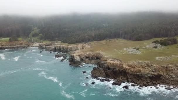 カリフォルニア州北部の素晴らしい海岸線の空中写真 — ストック動画