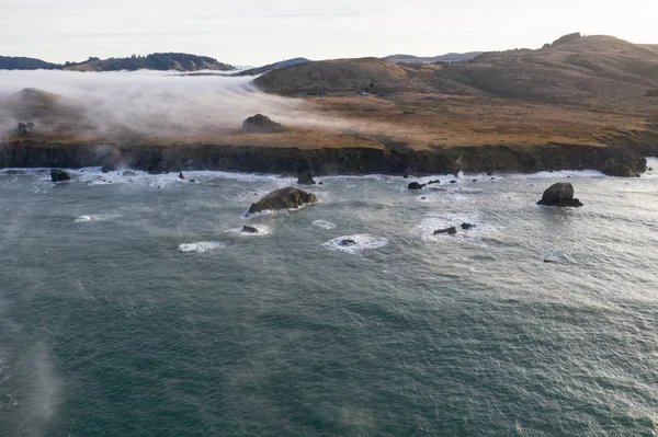 Stille Oceaan Wast Zich Tegen Schilderachtige Kustlijn Van Noord Californië — Stockfoto