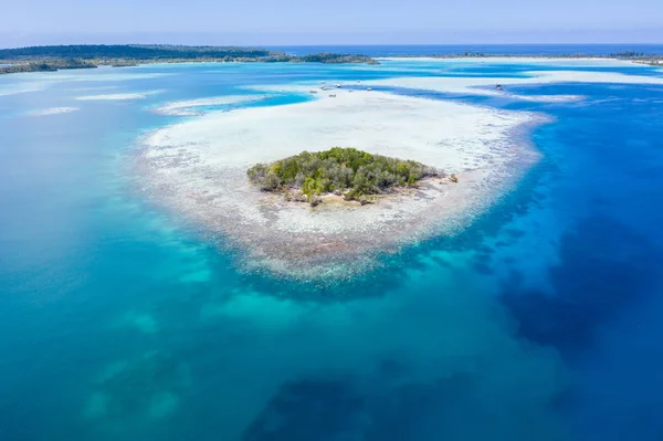 Yukarıdan Bakıldığında Molucca Denizi Endonezya Daki Uzak Tropikal Bir Ada — Stok fotoğraf