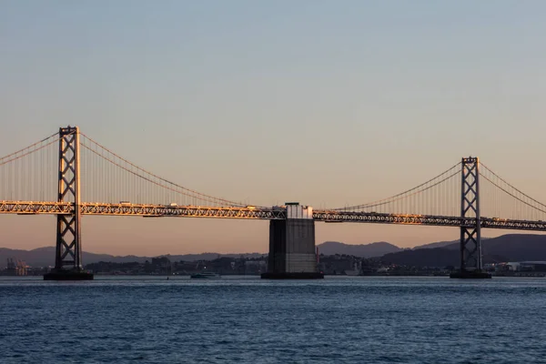 Crepúsculo Tranquilo Asienta Sobre Puente Bahía Que Conecta Oakland Con —  Fotos de Stock