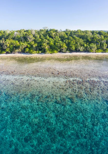 Flygbild Visar Ett Korallrev Och Vacker Mitt Halmahera Hav Indonesien — Stockfoto