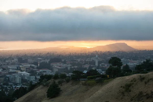 Belo Pôr Sol Ocorre Sobre Cidade Campus Berkeley Que Fica — Fotografia de Stock