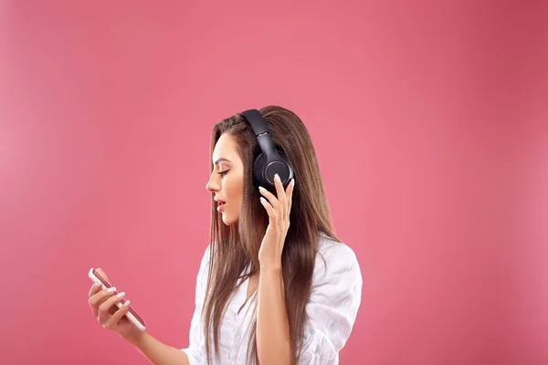 Beautiful Woman Smiling Looking Aside Smartphone Hands Enjoying Favorite Music — Stock Photo, Image