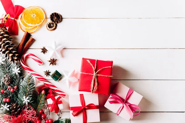 Hermosa Composición Navideña Sobre Fondo Blanco Con Cajas Regalo Navidad —  Fotos de Stock