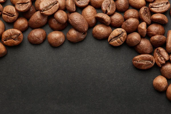 Barna Pörkölt Kávébab Sötét Háttérrel Sötét Eszpresszó Illat Fekete Koffein — Stock Fotó