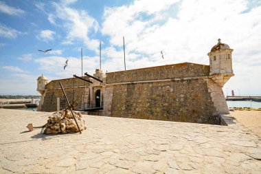 Görüntülemek için giriş kapısı, kale Forte da Ponta da Bandeira Lagos, Algarve Portekiz