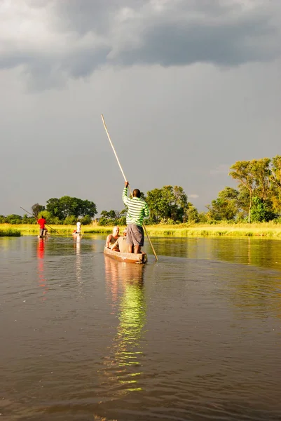 Viagem Canoa Com Barco Tradicional Mokoro Rio Através Delta Okavango — Fotografia de Stock