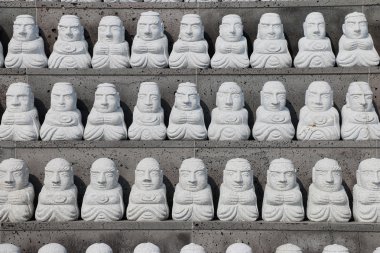 Desen taş Budist keşiş heykel Sanbangsa Tapınağı, Jeju ben