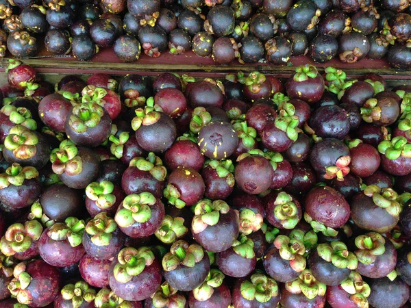 Mangostão fresco para venda no mercado . — Fotografia de Stock