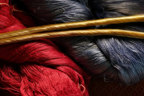 Blue and red silk thread with gold raw silk thread — Stock Photo, Image