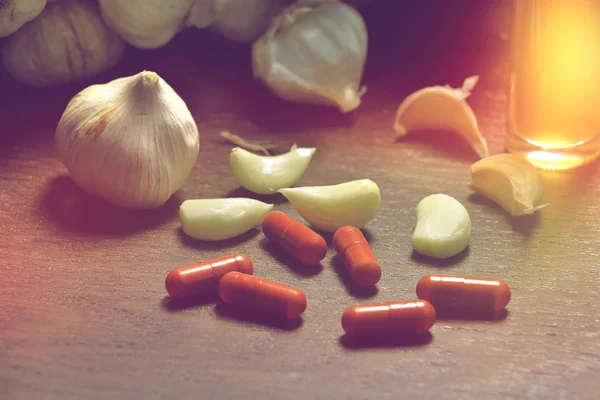 garlic, garlic extract capsules and garlic oil, alternative medicine