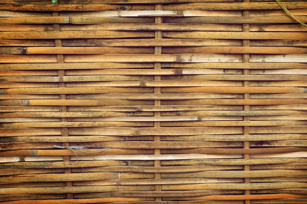 Textura de cerca de bambu velho de casa na Tailândia rural . — Fotografia de Stock