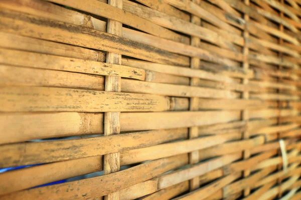 Textura de la antigua cerca de bambú de la casa en la Tailandia rural . —  Fotos de Stock