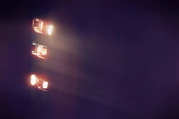 Театр свет в темном фоне кино — стоковое фото